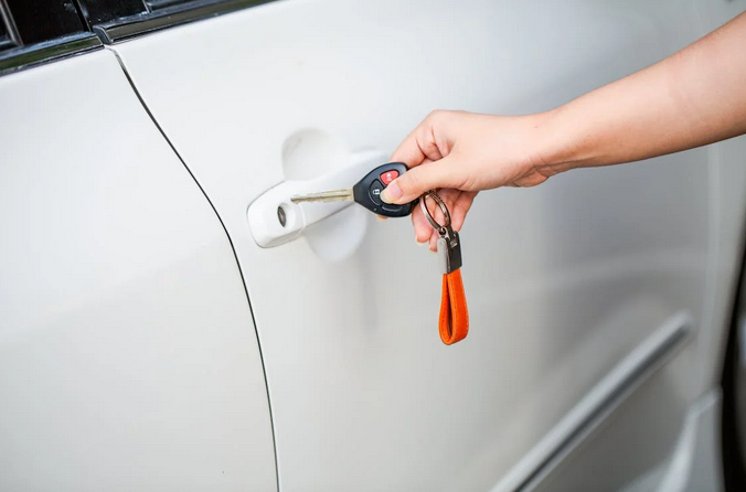 What You Need to Know Before Renting a Car in the UAE